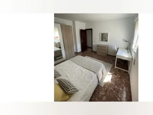 Se alquila habitación en piso de 4 habitaciones en Málaga
