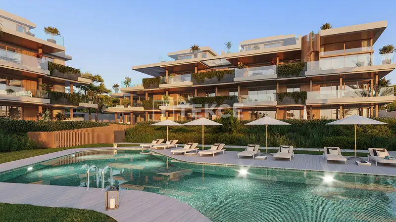 Pisos de Lujo en Estepona con Vistas al Campo de Golf