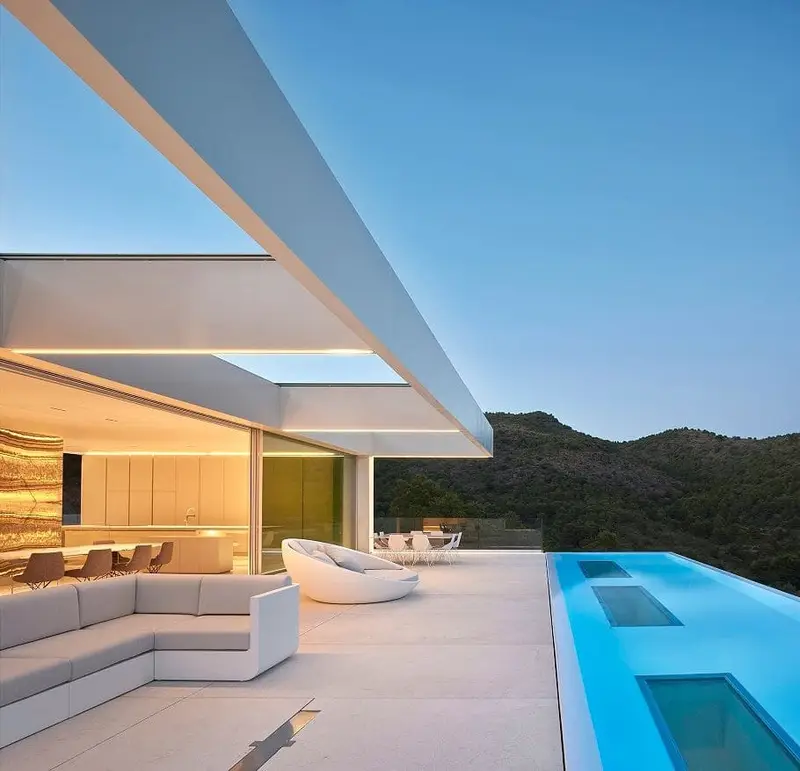 Chalet de Lujo en Sagunto con Vistas al Mar y la Montaña
