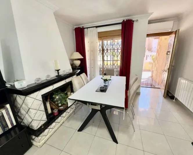 Villa 3 Dormitorios Excelente Estado Cerca de Servicios