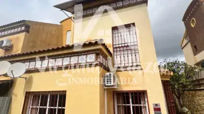 Chalet Pareado 3 Plantas 5 Dormitorios Rincon Victoria