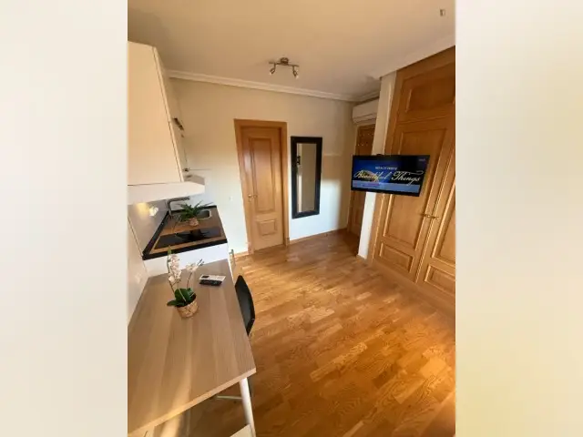 Estudio Independiente con 4 Habitaciones Adicionales