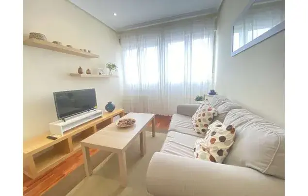 Rent 3 bedroom apartment of 68 m² in Madrid