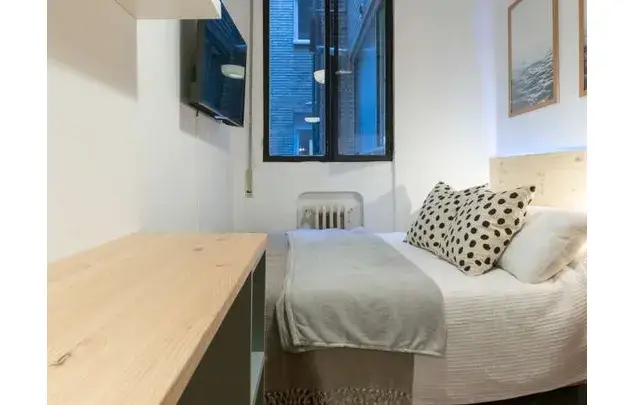 Rent a room of 120 m² in Madrid