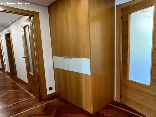 AMPLIO PISO CON TERRAZA Y GARAJE EN LA MEJOR ZONA DE BARAÑÁIN – JUNTO AL LAGO Barañáin