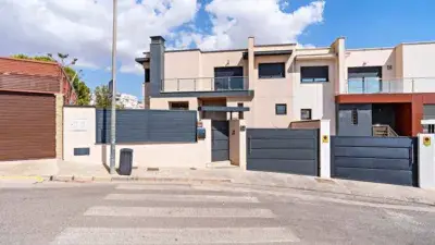 Chalet en Huércal de Almería con Piscina Privada y Bodega