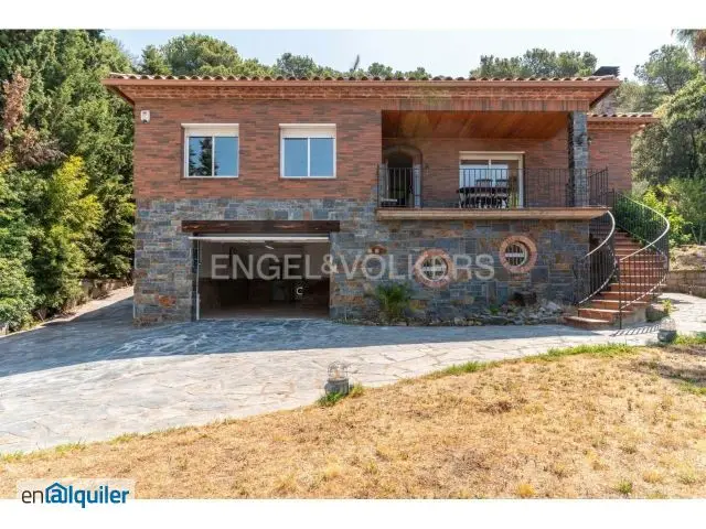 Casa con Garaje en Llinars del Valles Cerca de Barcelona