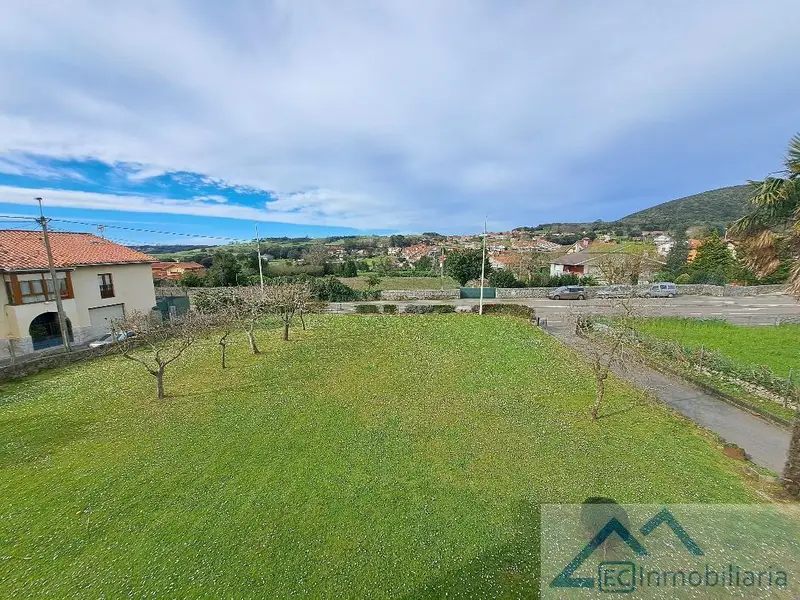Casa con Garaje en Arnuero para Reformar