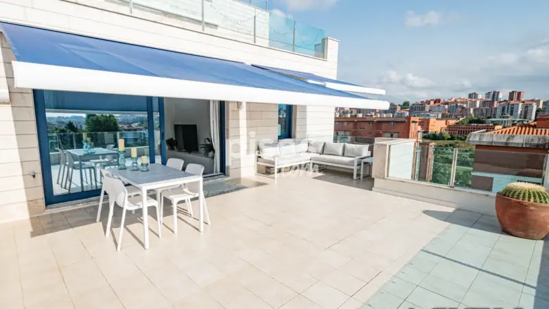 Piso en venta en Avenida de Cantabria, cerca de Calle de Matilde de la Torre