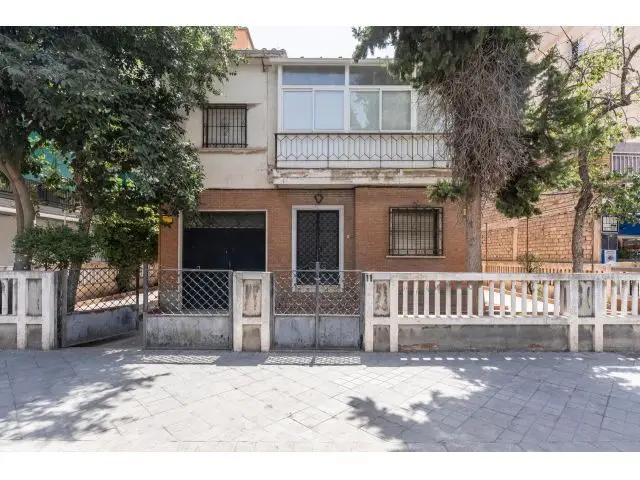 Casa en venta en el centro de Granada cerca del Palacio de Congresos
