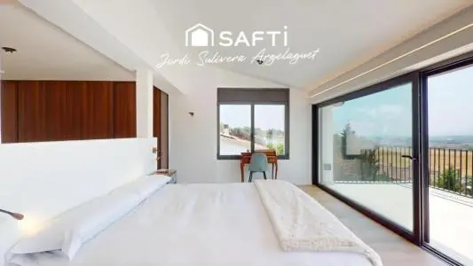 Casa de Diseño en Banyoles con Vistas Panorámicas