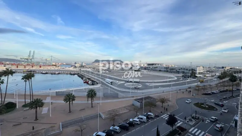 Piso en venta en Algeciras Centro con Vistas al Mar