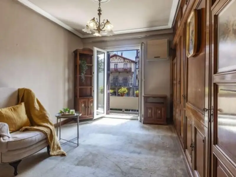 Piso en venta en Hernani 102m2 3 habitaciones a reformar