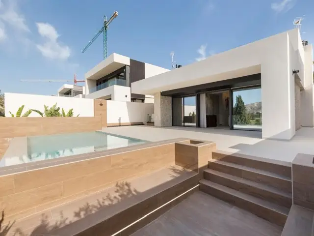 Chalet en Algorfa con Piscina y Sistema Domótico