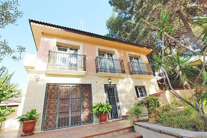 Villa en Los Balcones Torrevieja con Piscina y Jardin