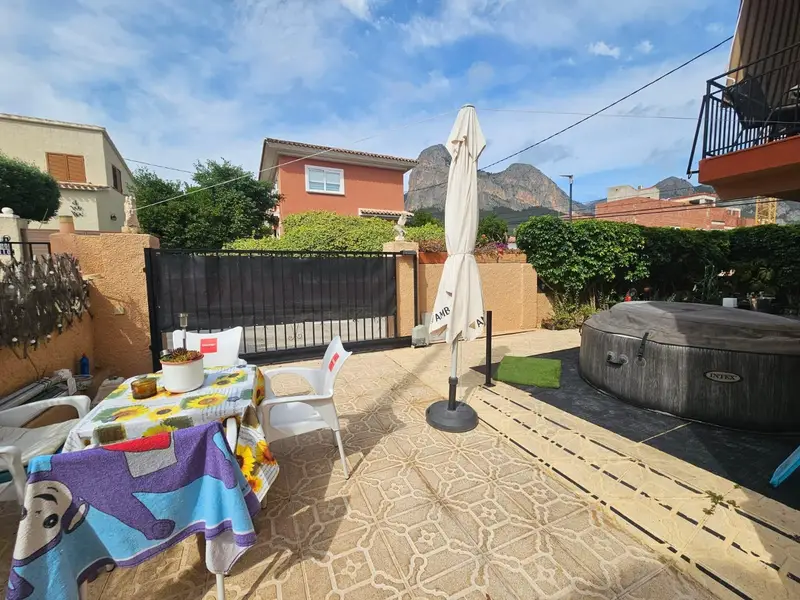Chalet en Polop con 6 habitaciones y jardin cerca de la playa
