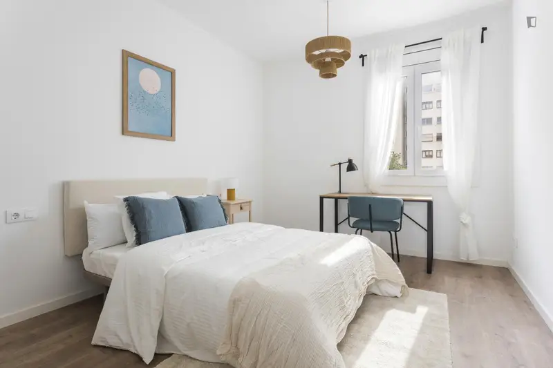 Coliving en Barcelona Habitacion Amueblada con Facturas Incluidas