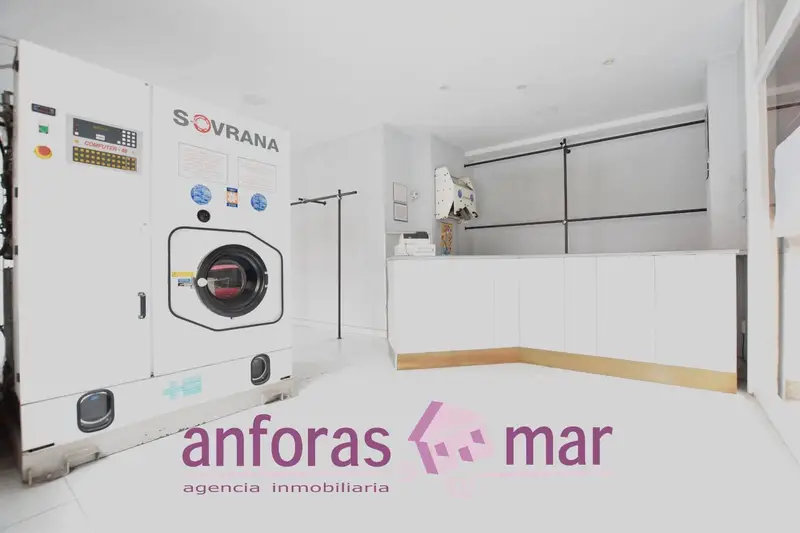 Local Comercial en Venta Torredembarra 139m2 Esquinero