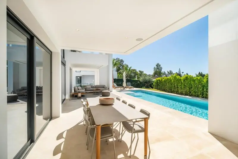 Villa Moderna 6 Dormitorios El Paraiso Estepona