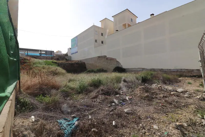 Terreno Comercial en Benijófar: 1135m2 con Vistas