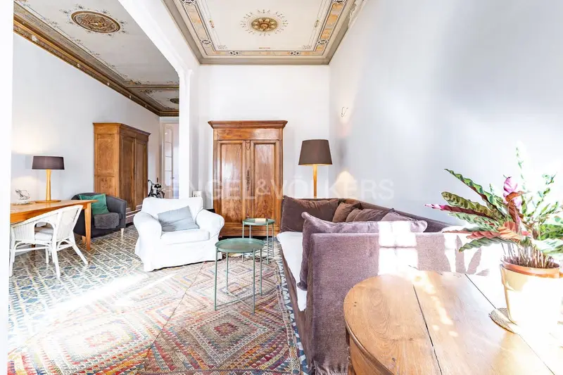 Casa Modernista en El Masnou con Vistas al Mar