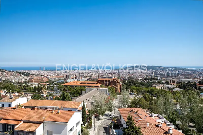 Atico de Lujo en Bonanova con Vistas Panoramicas y Piscina Privada
