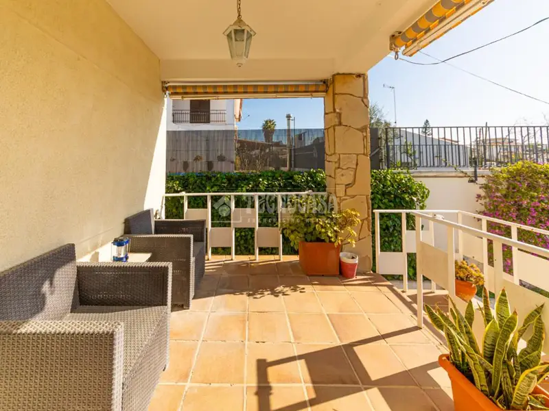 Casa en Venta Cubelles con Vistas al Mar y Montaña
