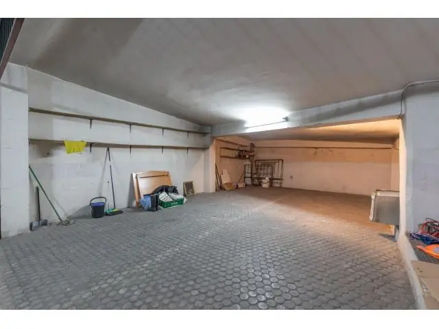Garaje en Granada Centro: Dos Plazas Amplias y Seguras