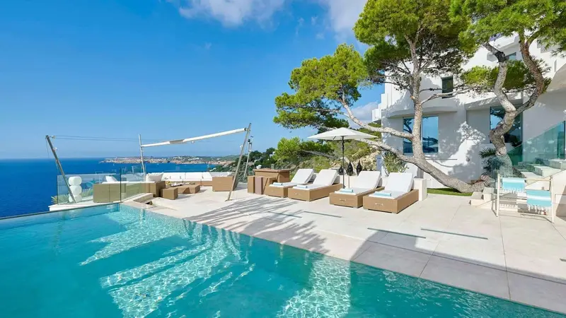Chalet de Lujo en Cala Moli Ibiza con Acceso Directo al Mar