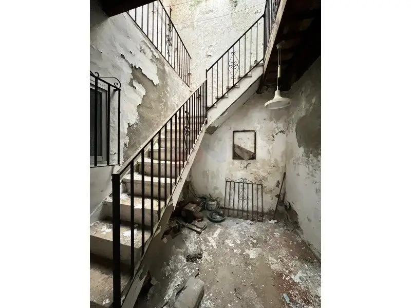 Casa de 10 habitaciones en Lebrija para reformar