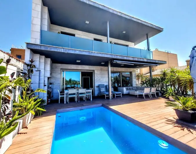 Villa 4 Dormitorios Montserrat Centro