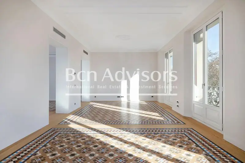 Espectacular Piso Modernista con Terraza y Piscina en Barcelona