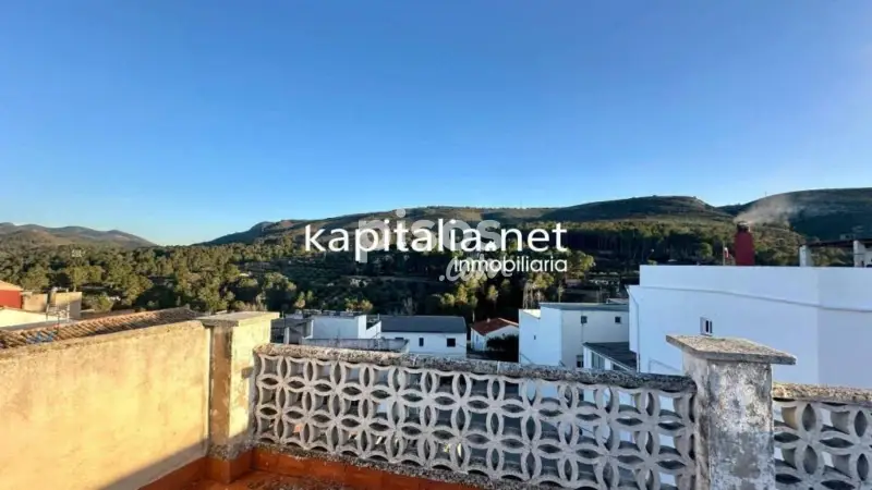 Casa en Venta en Agullent con Chimenea y Terraza