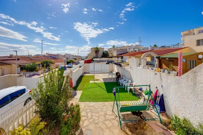 Bungalow en Ciudad Quesada 2 Dormitorios 2 Baños Patio y Balcon
