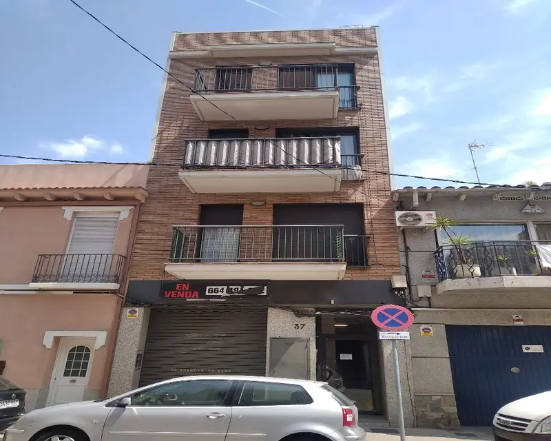 Local en Montcada i Reixac 128.91m2