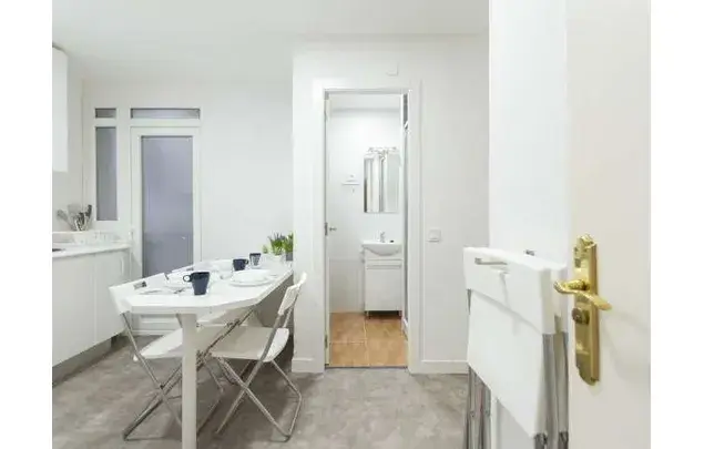 Alquiler Habitacion 95m2 Madrid - Elegante Apartamento Compartido