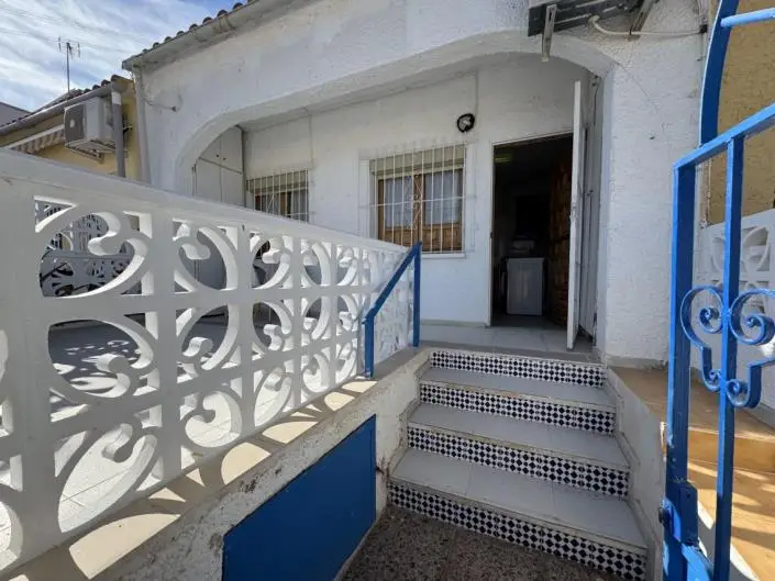Casa Adosada 1 Dormitorio La Marina Cerca Servicios