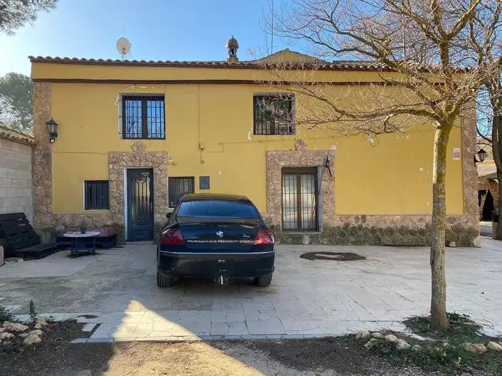 Casa de Campo con 7 Dormitorios en Yecla