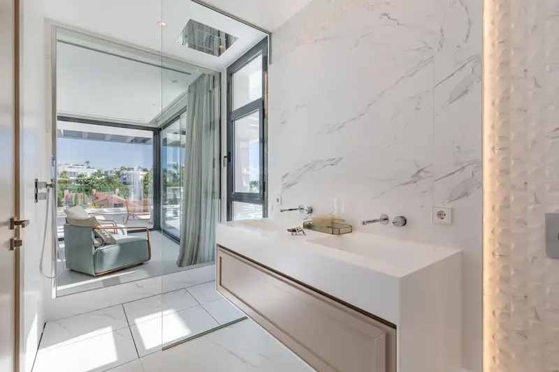 Villa Contemporanea 6 Dormitorios Nueva Andalucia Marbella