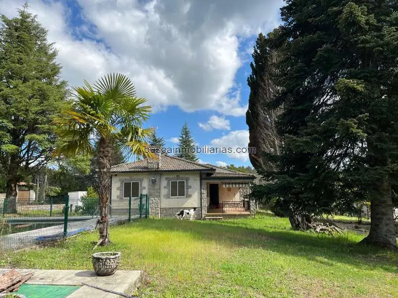 Chalet con Piscina y Zonas Deportivas en San Miguel de Valero