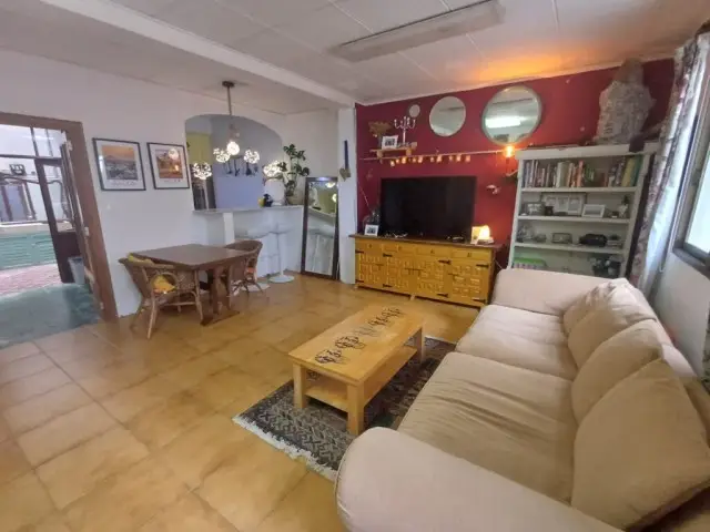 Casa Grande con Posibilidad de 3 Apartamentos Oliva