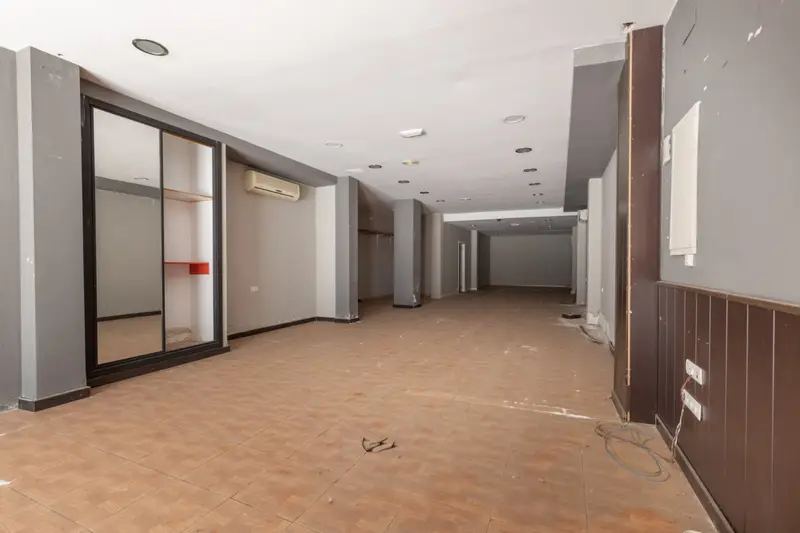 Venta Local comercial luminoso en Jardines, Armilla - Ref: IN-1522