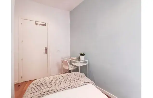 Habitacion en Madrid Calle Valencia Alquiler Larga Temporada