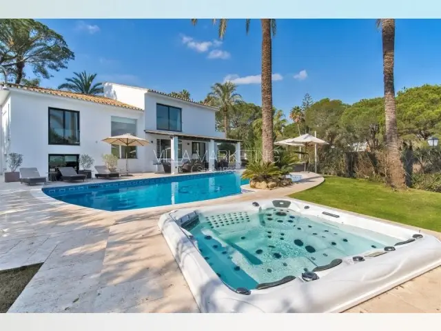 Casa-Villa de 5 Dormitorios alquiler Nueva Andalucia, España