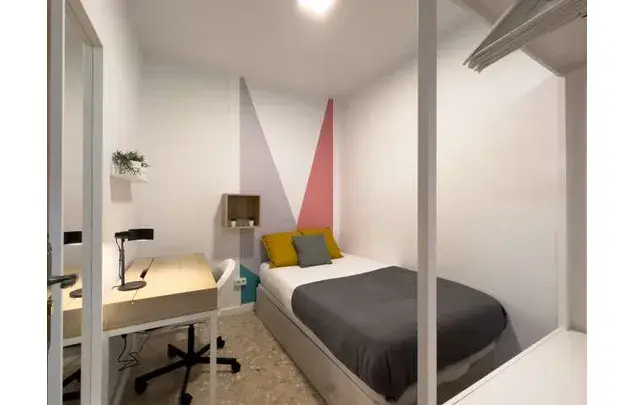 Alquiler Habitaciones Amuebladas con Balcón en L Hospitalet