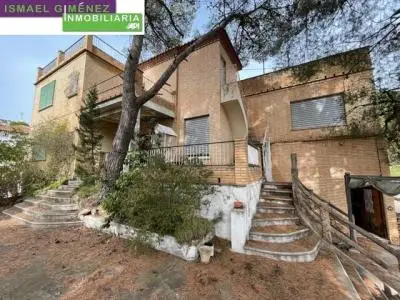 Casa Unifamiliar en Serra 325m2 6 Dormitorios 2 Baños