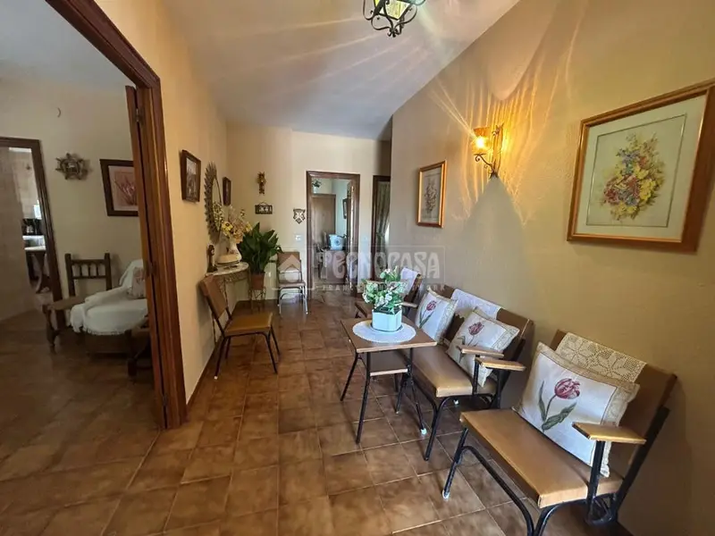 Casa Rural en Venta Baeza: 2 Viviendas, Piscina y Huerto