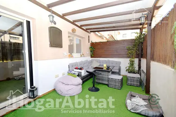 Casa en La Pobla de Vallbona con Piscina y Garaje