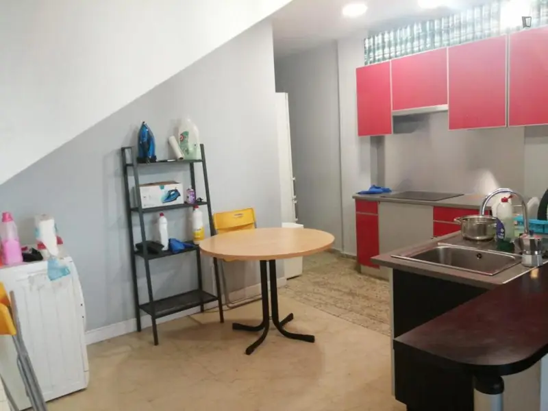 Habitaci
ón Doble con Ba
ño Privado en Piso Compartido