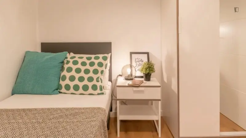 Apartamento 4 Dormitorios Cuatro Caminos C	Erico Luminoso